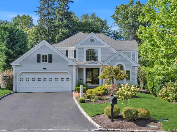 17 Evergreen Circle, Manhasset, NY 11030
