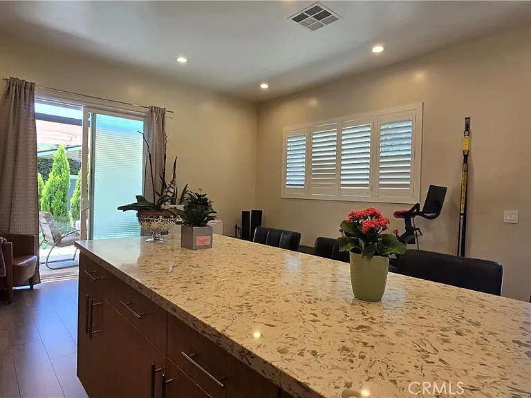 1018 La Presa Dr — Photo 15