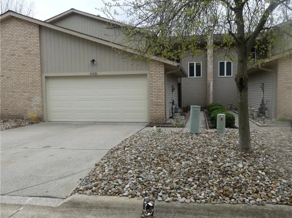 16931 Orchard Grove Dr, Middleburg Heights, OH 44130