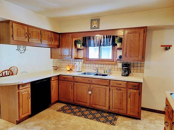 2nd image of 1008 Menasha St