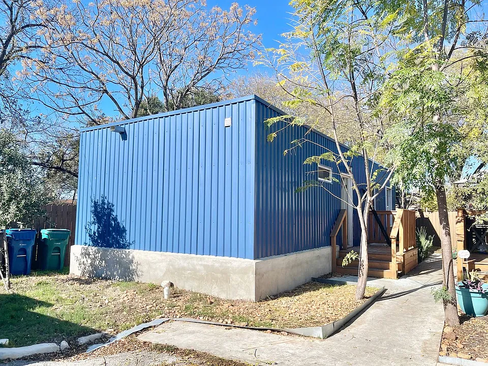 1033 Rivas St