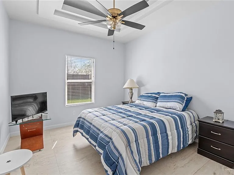 2214 E 6th St — Photo 12