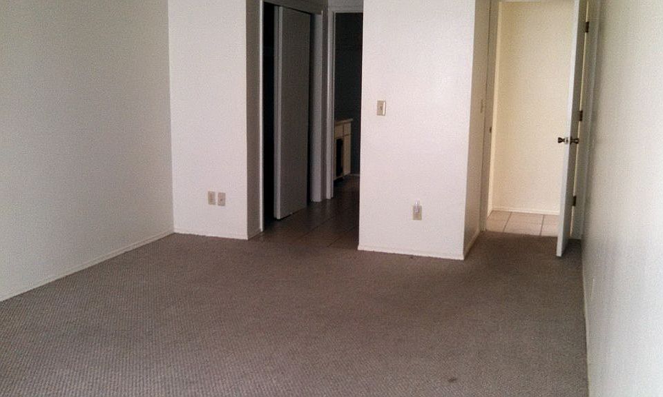2nd image of 3750 N Country Club Rd
