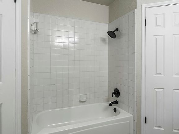 4th image of 800 Bristol Ave