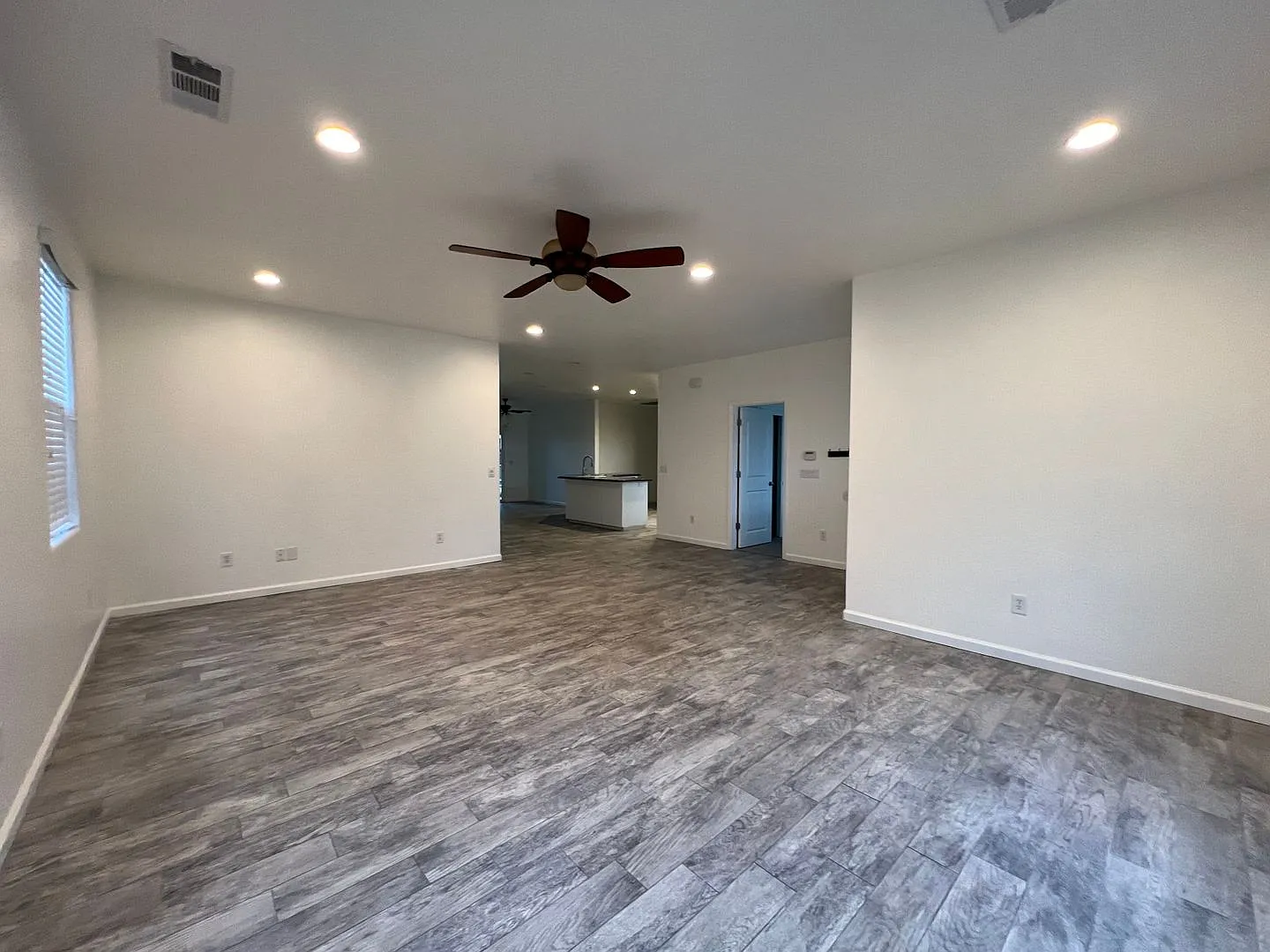 2724 Tecopa Ave- 5 Bedroom 2 Bathroom + Office -Tulare — Photo 4