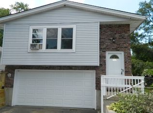 1504 Round Lake Dr, Round Lake Beach, IL 60073