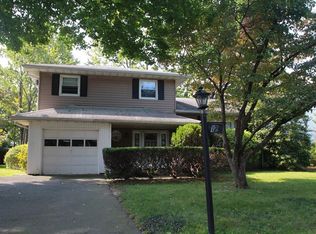 12 Douglass Ln, Middlesex, NJ 08846
