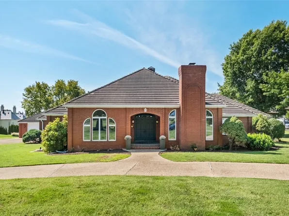8 W Pinnacle Dr, Rogers, AR 72758