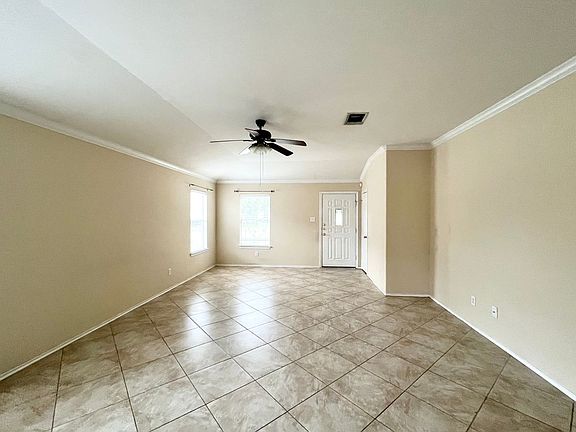 3rd image of 2428 Green Meadows Ln