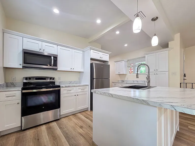 3702 NW 22nd Pl — Photo 12