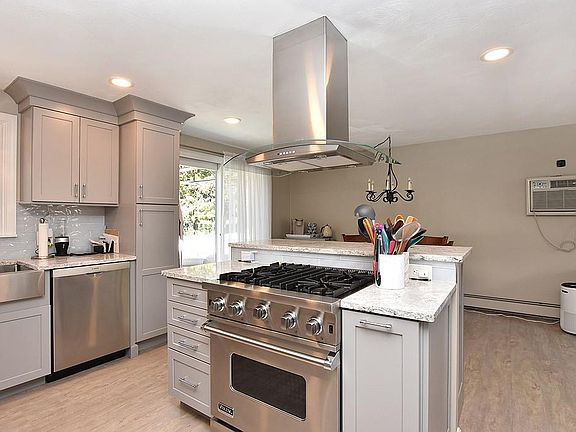 3rd image of 72 Aborn Ave