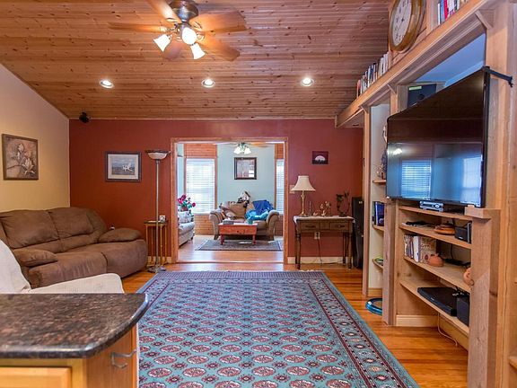 5th image of 610 Orchard Ave