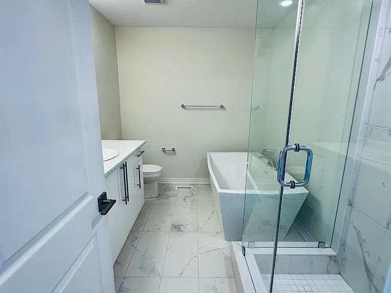 660 Colborne St W #D — Photo 10