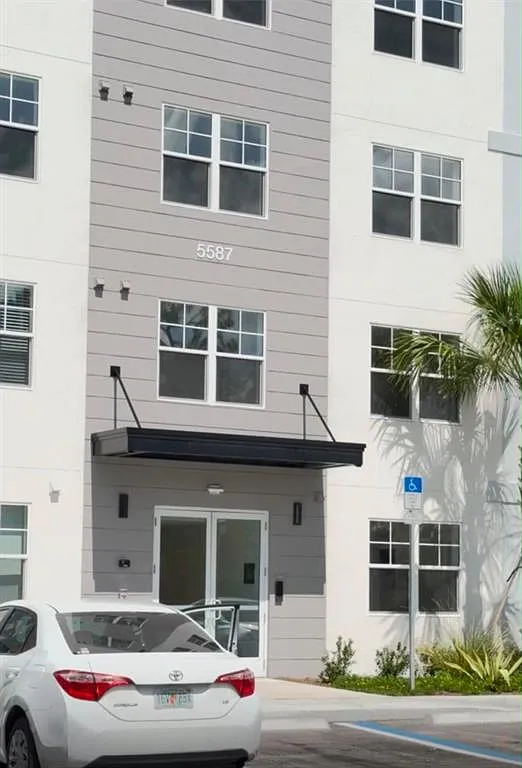 3 bed, 2.0 bath, 1150 sqft, $2,300 — Photo 2