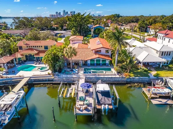 747 Brightwaters Blvd NE, Saint Petersburg, FL 33704