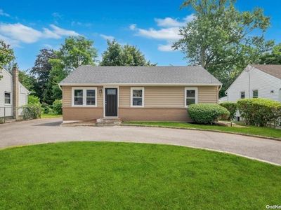 6 Locust Avenue, Wheatley Heights, NY, 11798