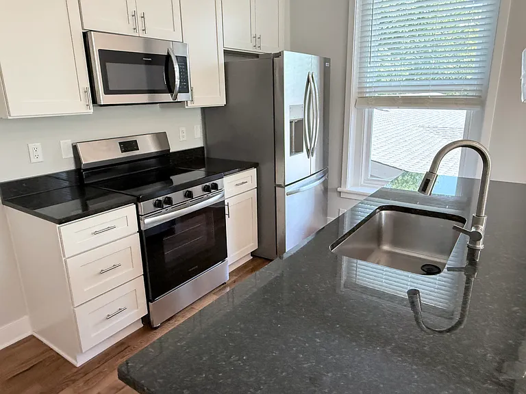 310 W 31st St #118 — Photo 4