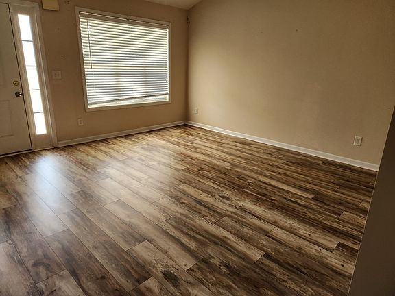 3rd image of 126 Huntington Ter