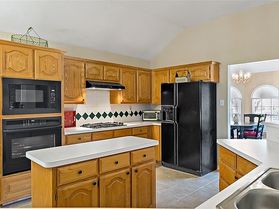 3rd image of 522 Fairway Meadows Dr