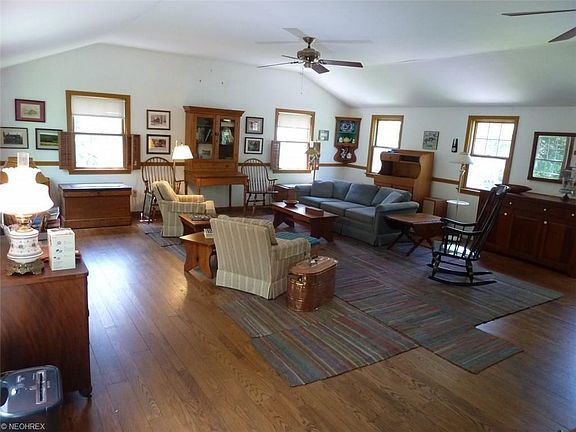 3rd image of 113 Olive St