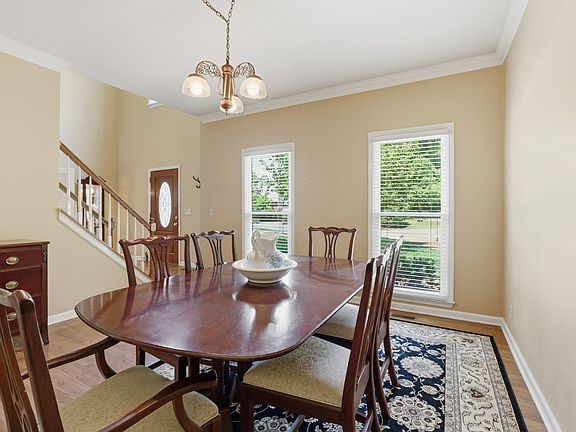 4th image of 717 Fawn Cir