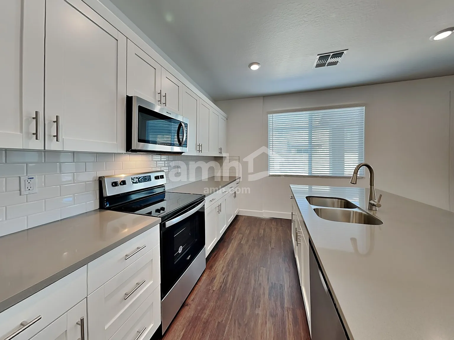 5 bed, 3.0 bath, 2496 sqft, $2,715 — Photo 3
