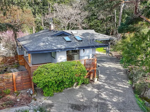 2660 Macdonald Dr E, Saanich, BC V8N 1X9