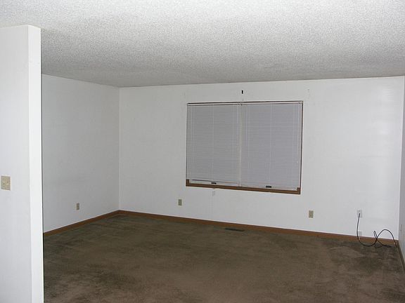 5th image of 555 E Madison St APT 7