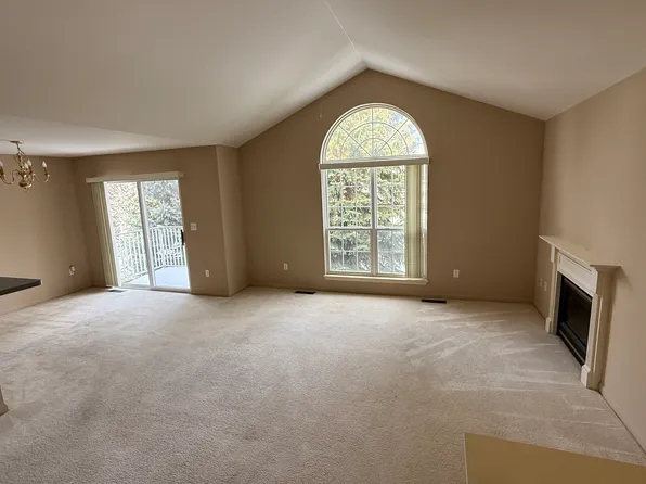 4200 Chesapeake Cir, Walled Lake, MI