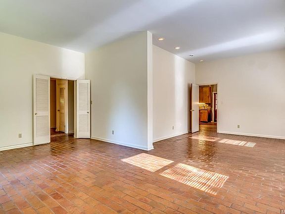 4th image of 1600 Hillwood Dr