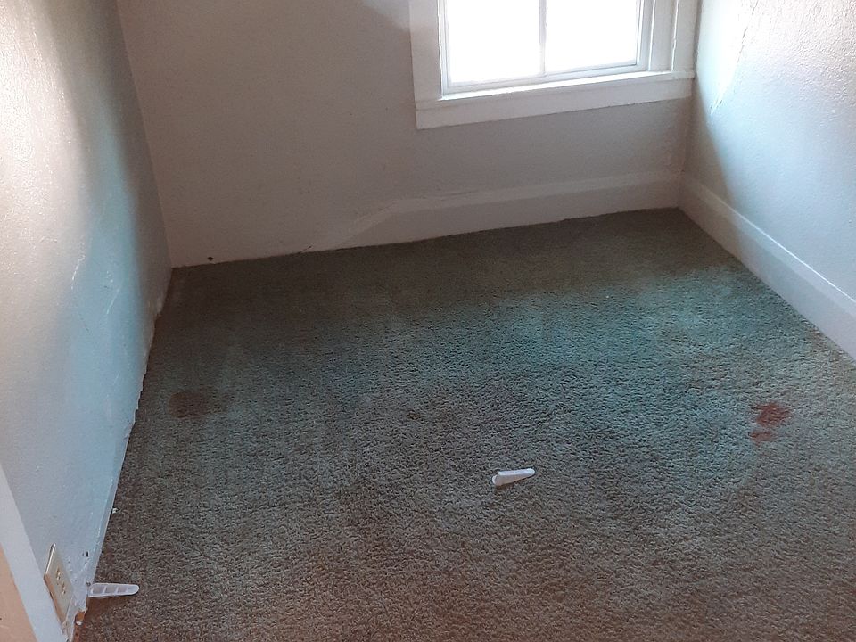 1st image of 907 W Chestnut St