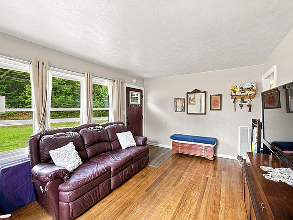 5th image of 2864 Pigeon Springs Rd