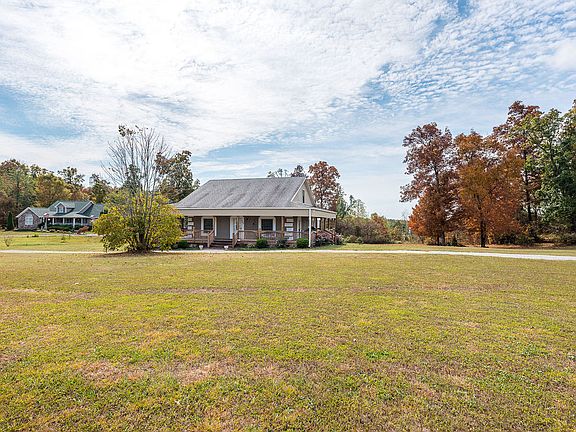 3rd image of 793 Fisher Ln