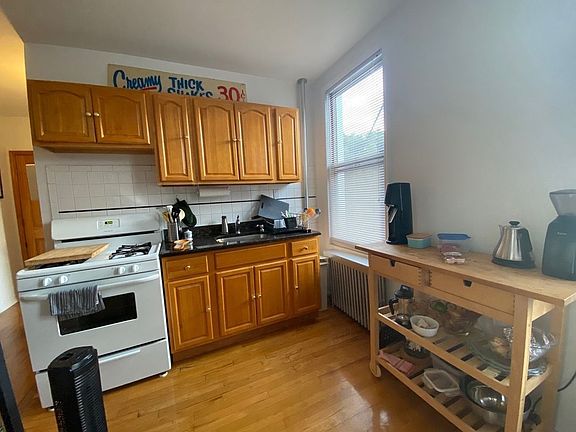 4th image of 105 Eckford St #2