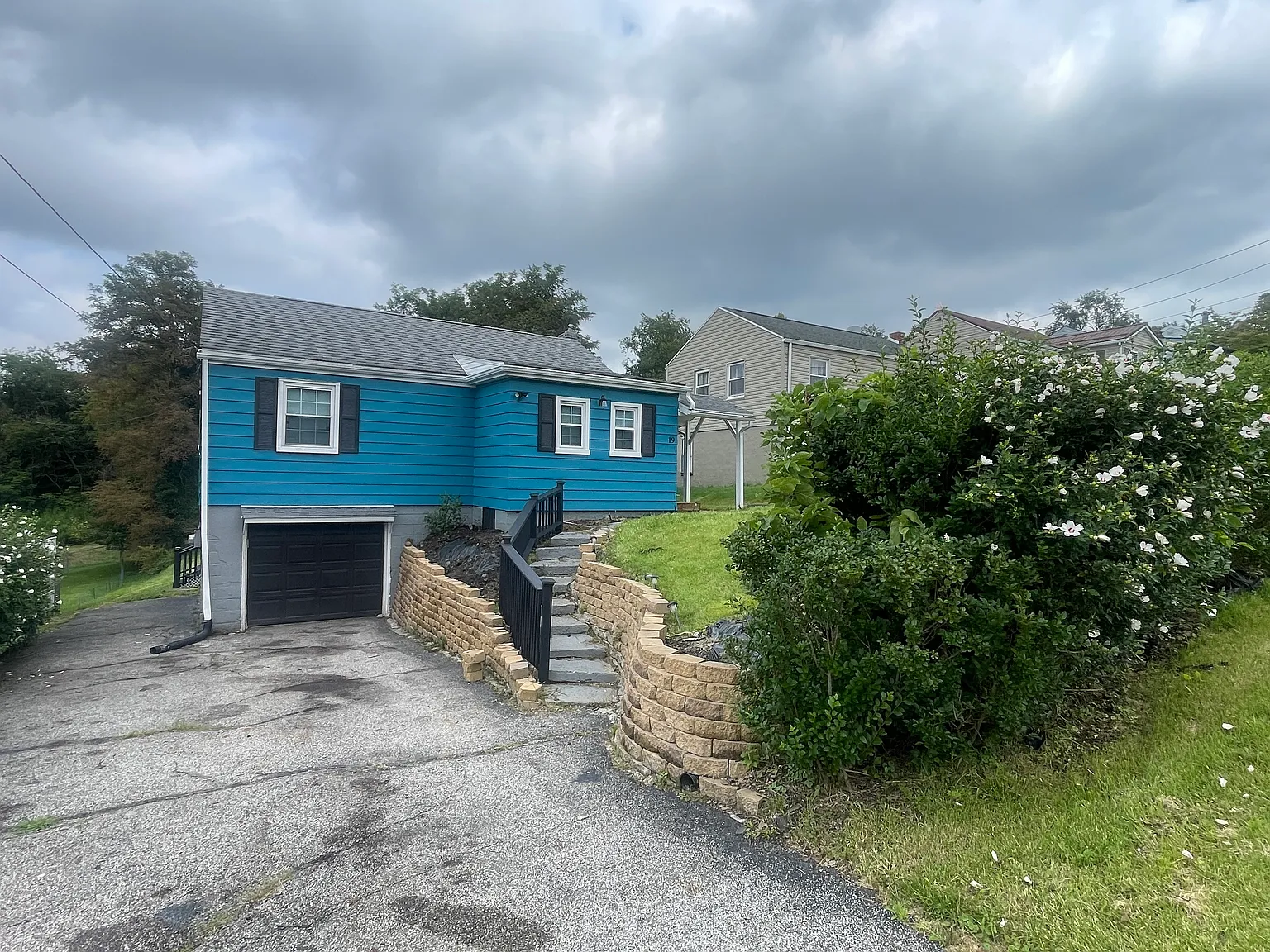 3 bed, 915 sqft, $1,500 — Photo 1
