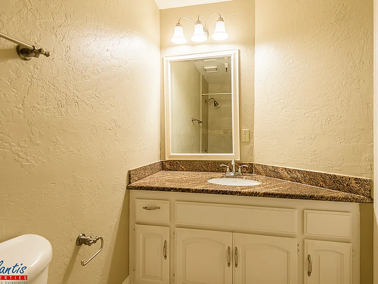 31 E Main St #201 — Photo 10