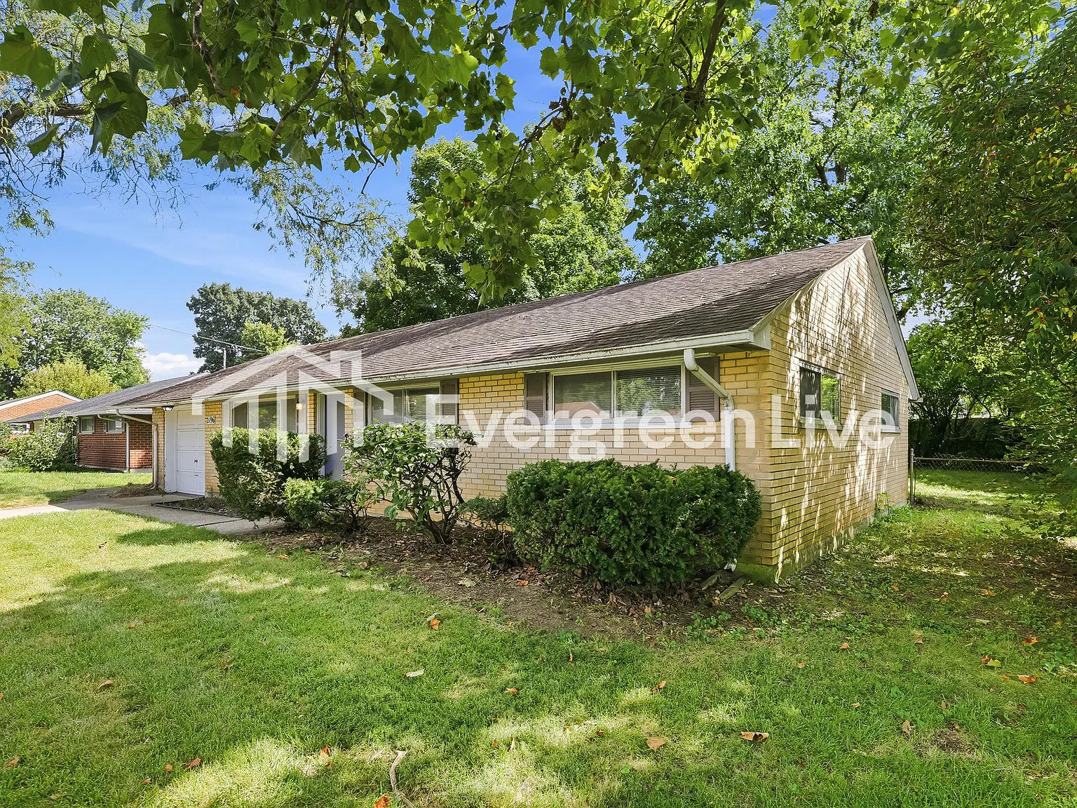 3 bed, 1.0 bath, 1080 sqft, $1,495 — Photo 2