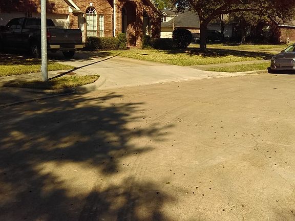 4th image of 19010 Village Dogwood Ct