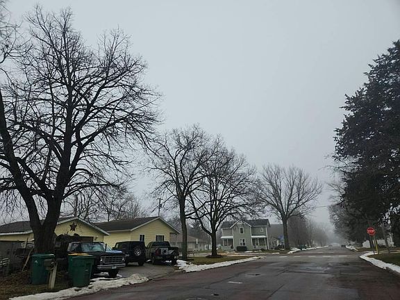 4th image of 109 S 6th St