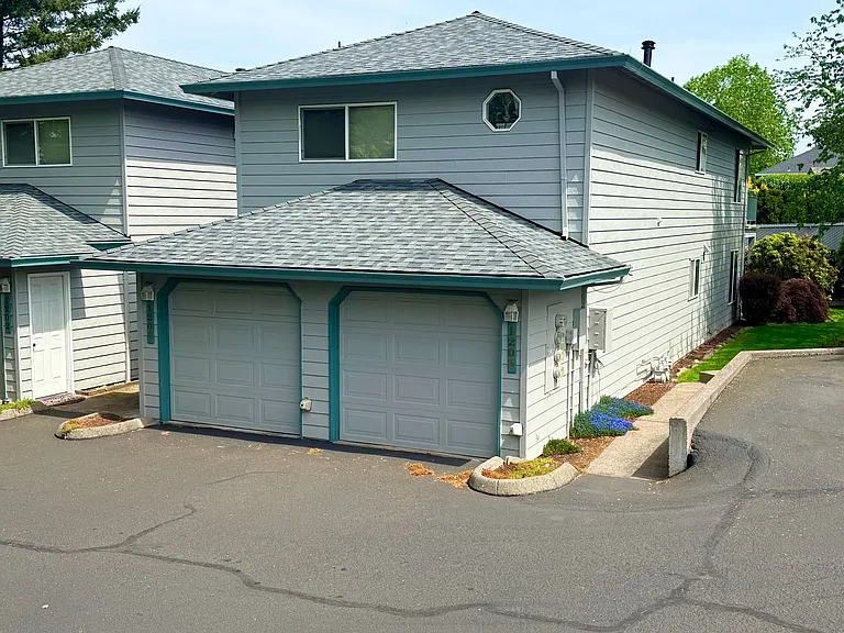 Large 980sq. 1 bedroom apartment with attached garage plus 1 parking space — Photo 17