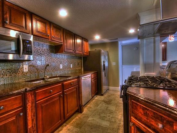 5th image of 139 Oyster Bay Cir APT 360