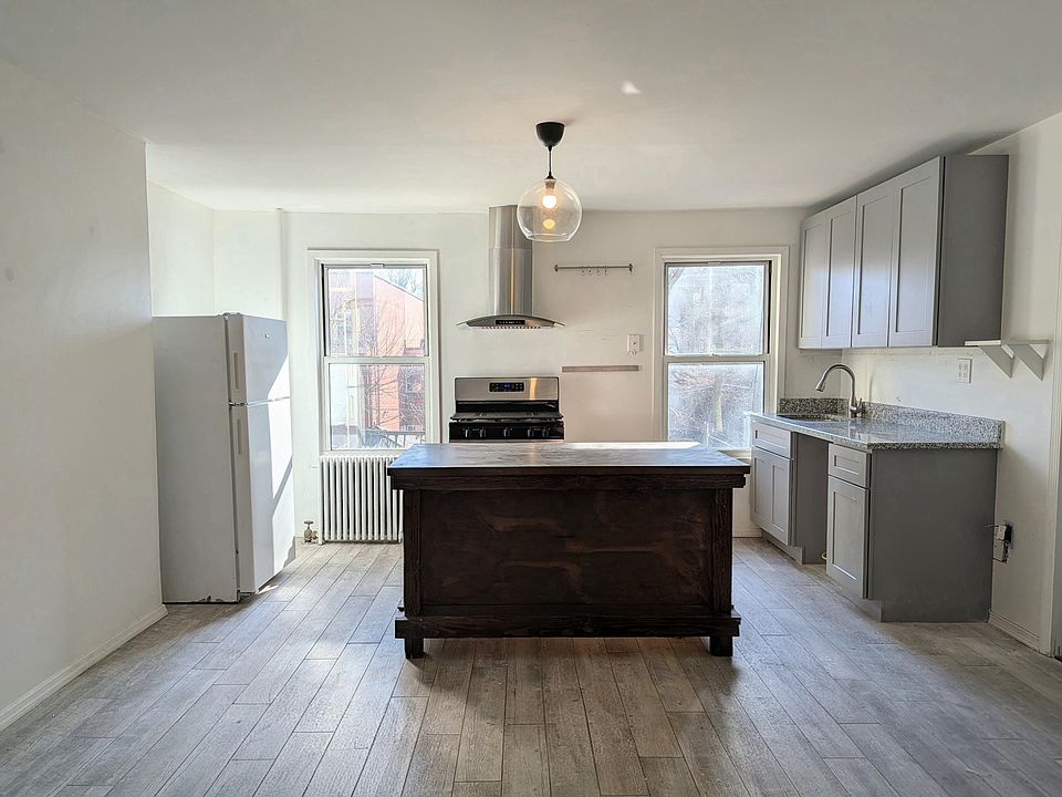 1st image of 133 Dikeman St APT 2