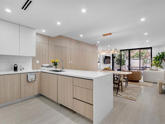 2nd image of 151 Crandon Blvd APT 138