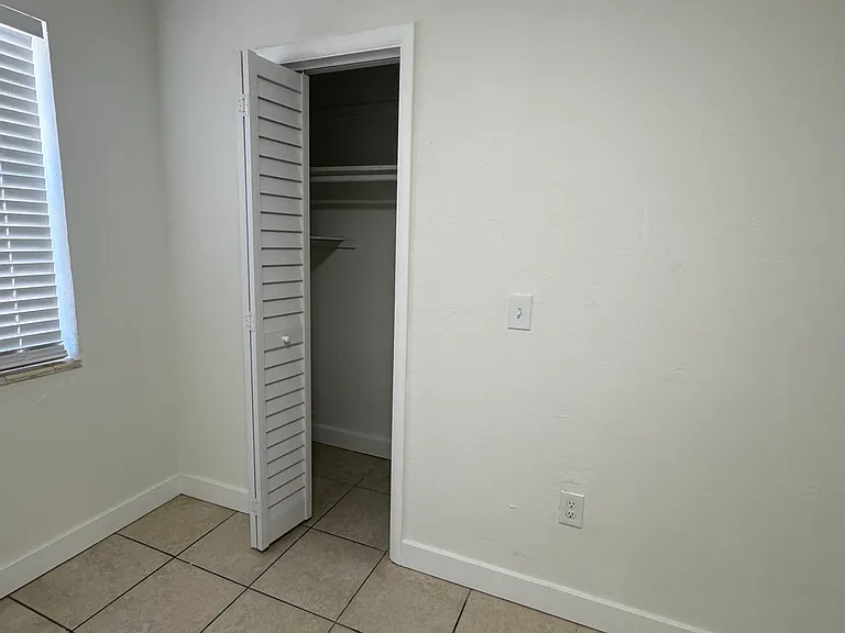 825 SW 5th St #3 — Photo 17