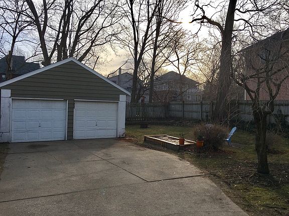 2nd image of 310-312 Henry Ave SE