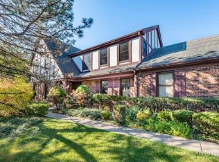 4101 Rutgers Ln, Northbrook, IL 60062