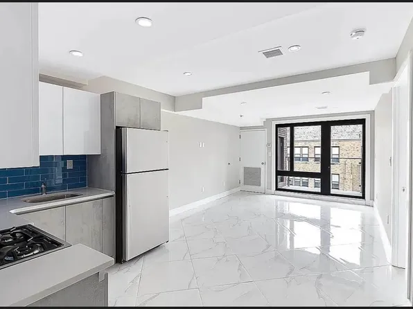 177-30 Wexford Terrace image 1 of 10