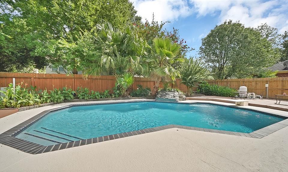 1st image of 18727 Appletree Hill Ln