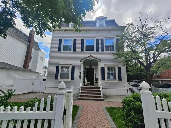 324 150th Street, Whitestone, NY 11357