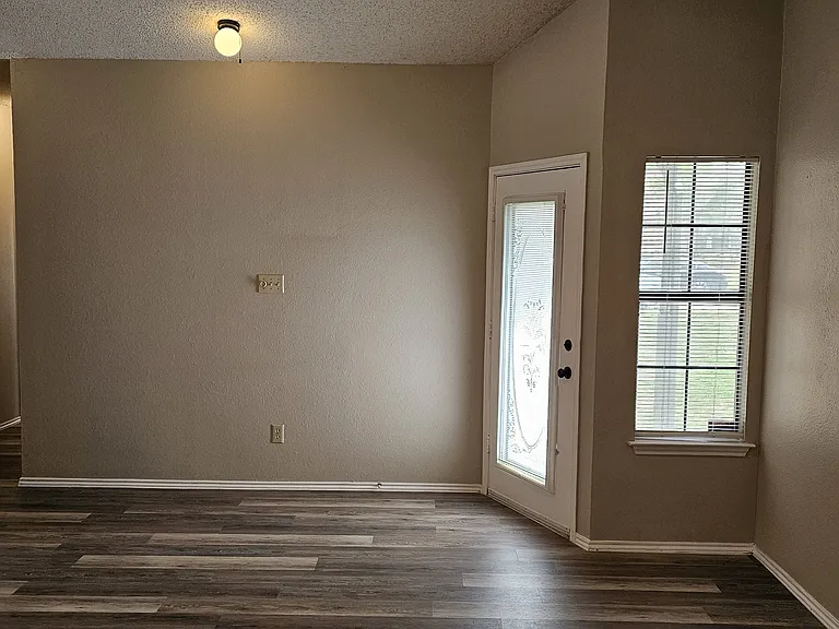 618 Canterbury St — Photo 16